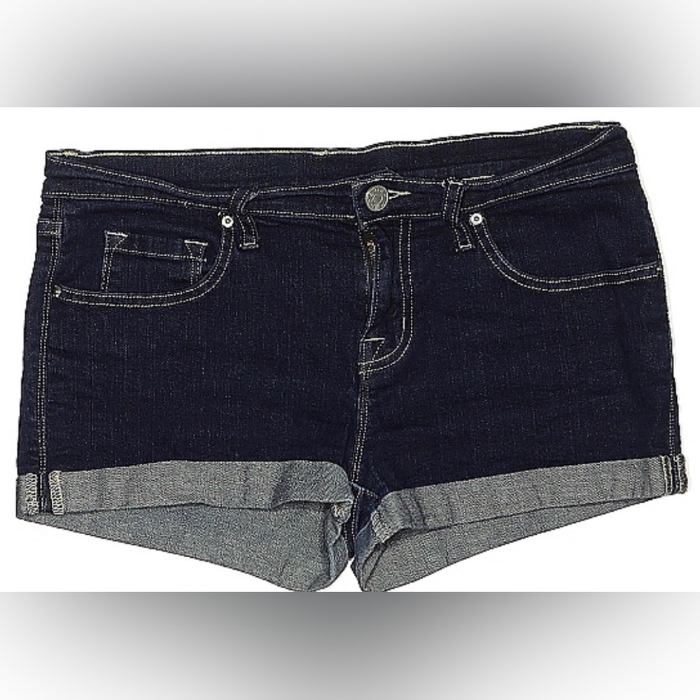BDG🌺 NWOT DENIM SHORTS